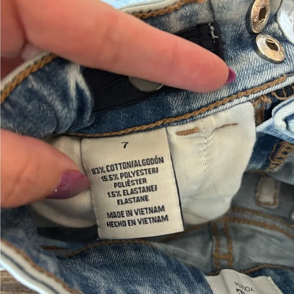 BKE Light Blue Frayed YOUTH Jean Shorts - Picture 4 of 7